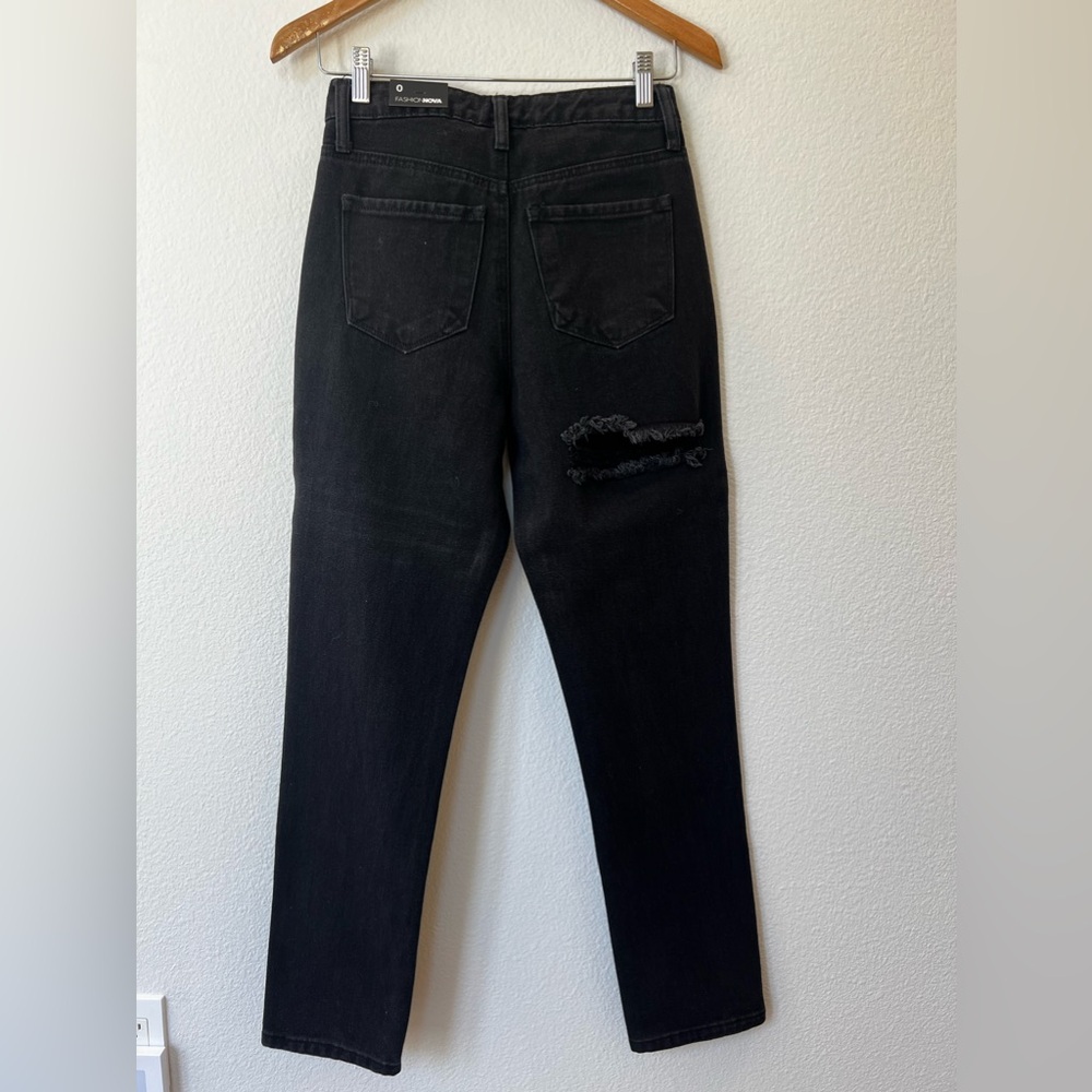 Jaydon Ripped Mom Jeans - Black. Size 0 - Picture 4 of 9